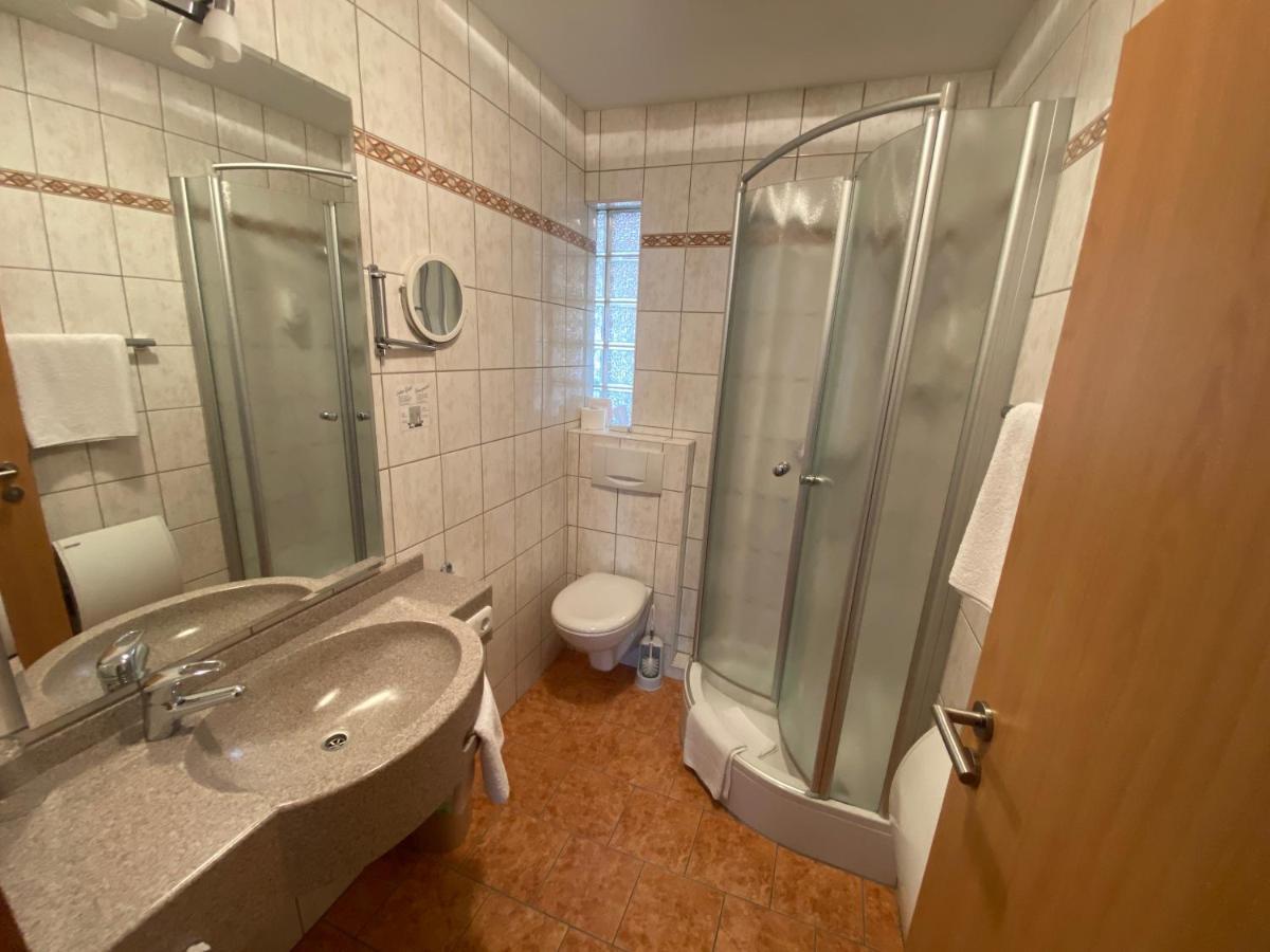 Hotel Am Schloss Darmstaedter Hof Бад Хомбург фор дер Хьое Екстериор снимка
