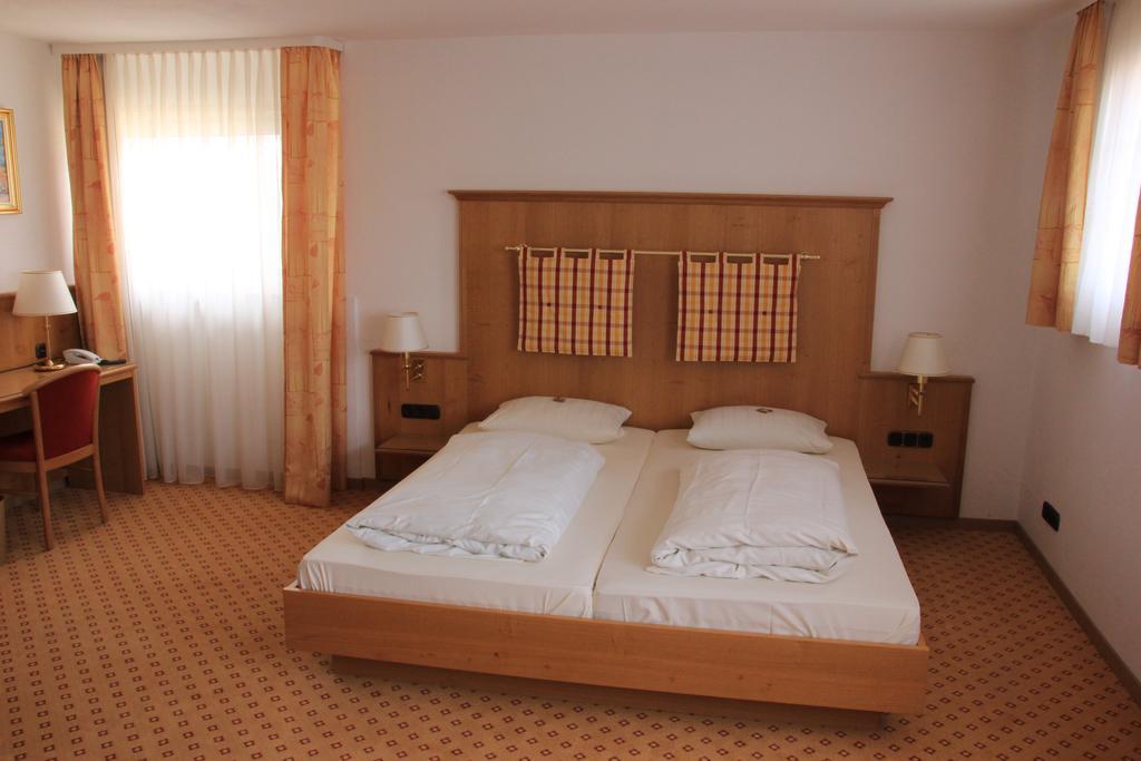 Hotel Am Schloss Darmstaedter Hof Бад Хомбург фор дер Хьое Стая снимка