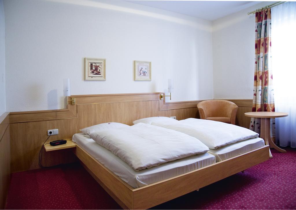 Hotel Am Schloss Darmstaedter Hof Бад Хомбург фор дер Хьое Стая снимка