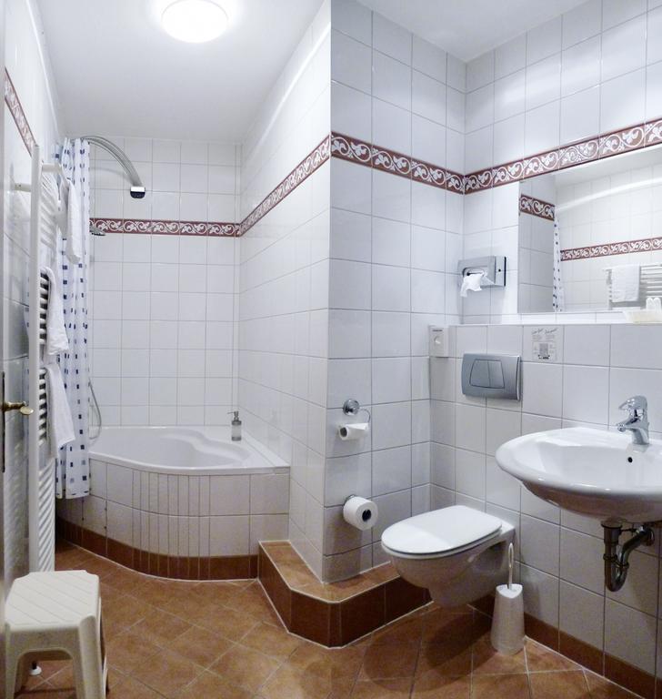 Hotel Am Schloss Darmstaedter Hof Бад Хомбург фор дер Хьое Стая снимка